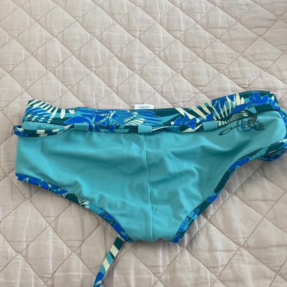 Oakley 3pc bikini - Picture 11 of 12